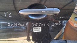 PORTA TRASEIRA ESQUERDA MEGANE SEDAN 2007 A 2011 C/DETALHE