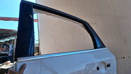 PORTA TRASEIRA ESQUERDA FOCUS HATCH/SEDAN 2014 /19 C/DETALHE