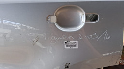 PORTA TRASEIRA ESQUERDA TIGUAN 2009 A 2017 C/DETALHE