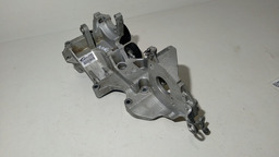 SUPORTE DA BOMBA ALTA PRESSÃO VW AMAROK 2011 A 2016 (1) PRATA