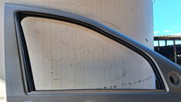 PORTA DIANTEIRA DIREITA LOGAN 2008 A 2013 DETALHES