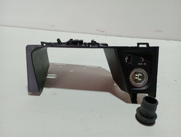 Moldura Console Central Tomada 12v Conexão Usb Bmw X1 2010