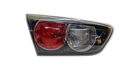 LANTERNA TRASEIRA ESQUERDA LANCER 2011 2012 A 2019 ( MALA )