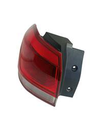 LANTERNA TRASEIRA ESQUERDA SPIN 2019/ BORDA VERMELHA (CANTO)