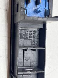 BOTAO MOLDURA TRAVA PORTAS GM ASTRA 1999 Á 2011 90561265 