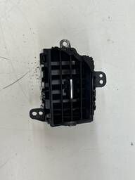 Difusor Ar Lado Esquerdo Hilux Sw4 2016 Á 2020 55660kk090