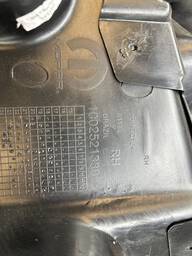 ACABAMENTO COLUNA TRASEIRA DIREITA TORO 2016 Á 2023