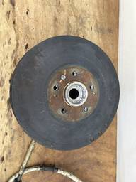 CUBO TRASEIRO DIREITO C/ FREIO  FIAT TORO 2016 Á 2023