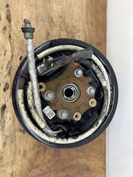 CUBO TRASEIRO DIREITO C/ FREIO FIAT TORO 2016 Á 2024