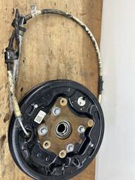 CUBO TRASEIRO DIREITO C/ FREIO FIAT TORO 2016 Á 2024