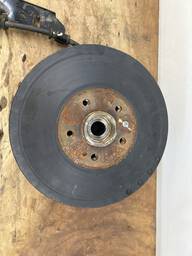 CUBO TRASEIRO DIREITO C/ FREIO FIAT TORO 2016 Á 2024