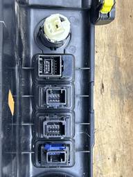 PAINEL CONTROLE TRAÇAO HILUX SW4 2016 Á 2023