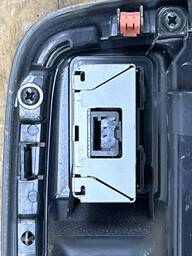 MOLDURA PAINEL CARREGADOR USB TOYOTA HILUX 2020 Á 2023