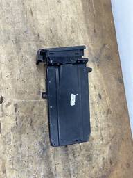 PORTA COPOS ESQUERDO HILUX SW4 2016 Á 2023