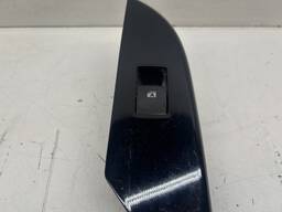 BOTAO TRASEIRO ESQUERDO HILUX 2016 Á 2023