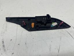 BOTAO TRASEIRO ESQUERDO HILUX 2016 Á 2023