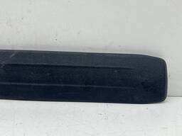 SOLEIRA PORTA TRASEIRA ESQURD HILUX 2016 Á 2022