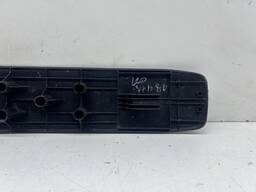 SOLEIRA PORTA TRASEIRA ESQURD HILUX 2016 Á 2022