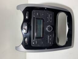 Moldura central com radio original sandero