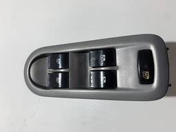 Moldura com botão vidro eletrico motorista sandero 2014