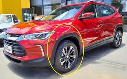 MOLDURA PARALAMA DIANTEIRO ESQUERDO TRACKER 2020/..