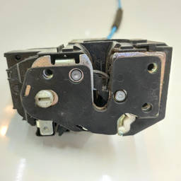 FECHADURA PORTA TRASEIRA ESQUERDA MOBI STRADA 2020/... C/TVA