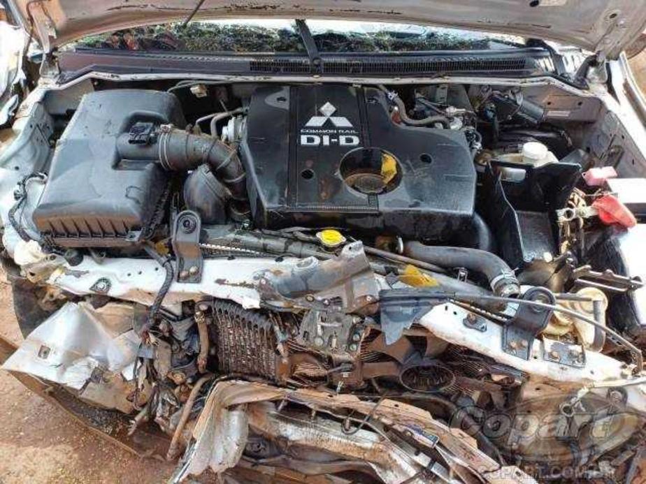 MITSUBISHI PAJERO FULL HPE 3.2 TURBO AT 4X4 DIESEL 2013