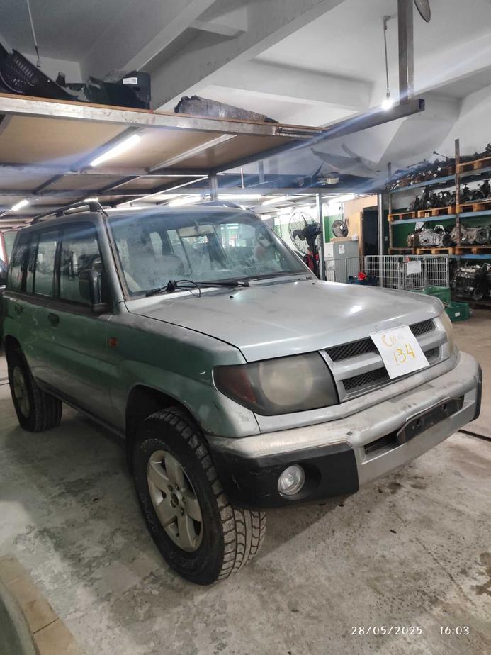 MITSUBISHI PAJERO IO MANUAL 4X4 2000