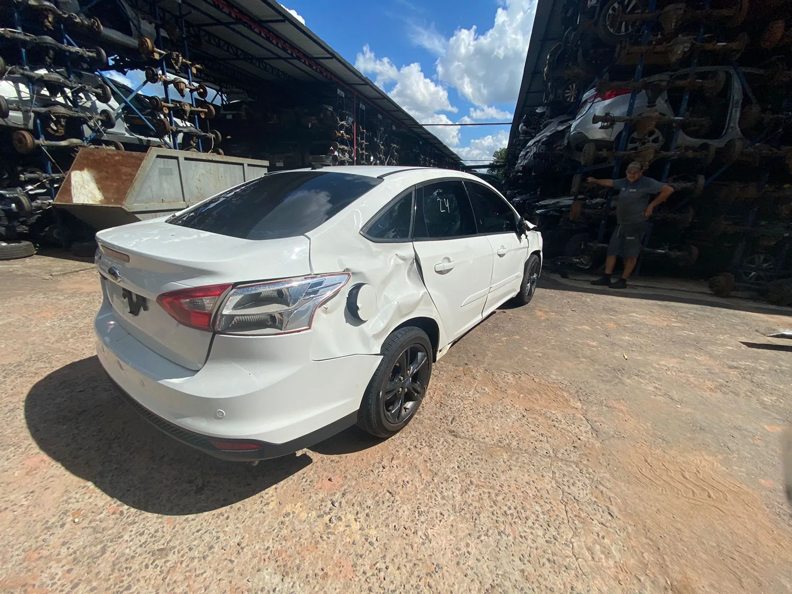 FORD FOCUS SEDAN 1.6 2014