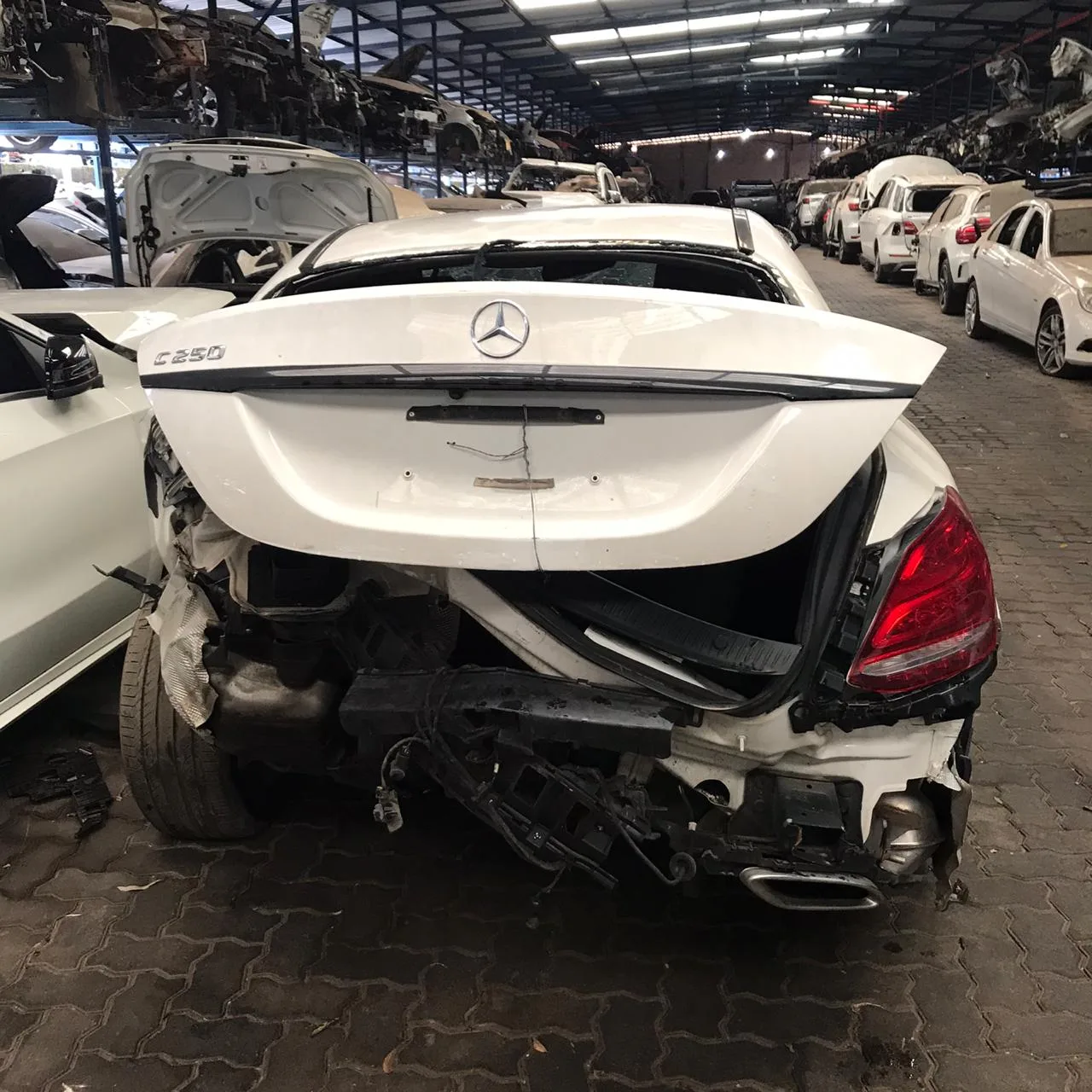 MERCEDES-BENZ C250 2016