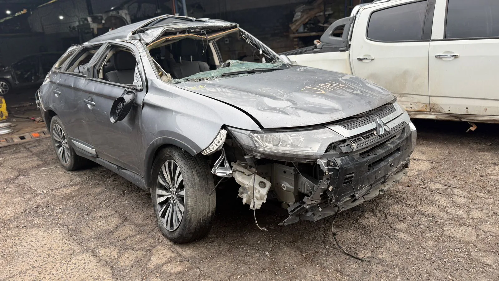 MITSUBISHI OUTLANDER 2.0 HPE 18.19