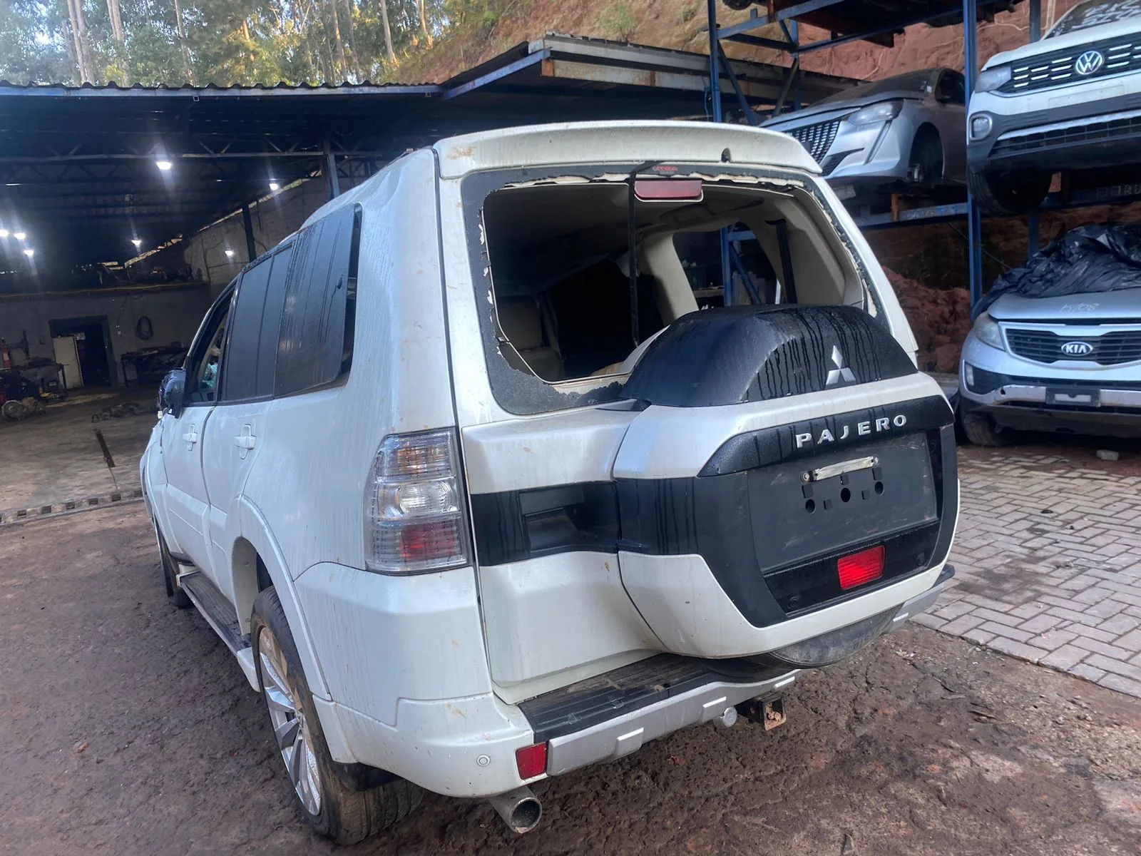 MITSUBISHI PAJERO HPE 3.2 15.16