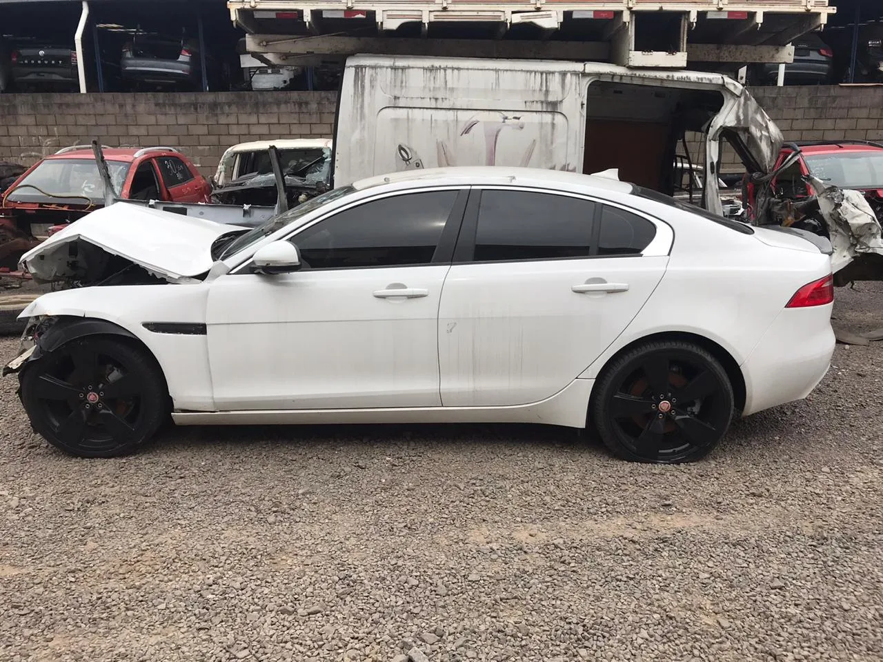 JAGUAR XE 2.0 TURBOCHARGED PURE 2016