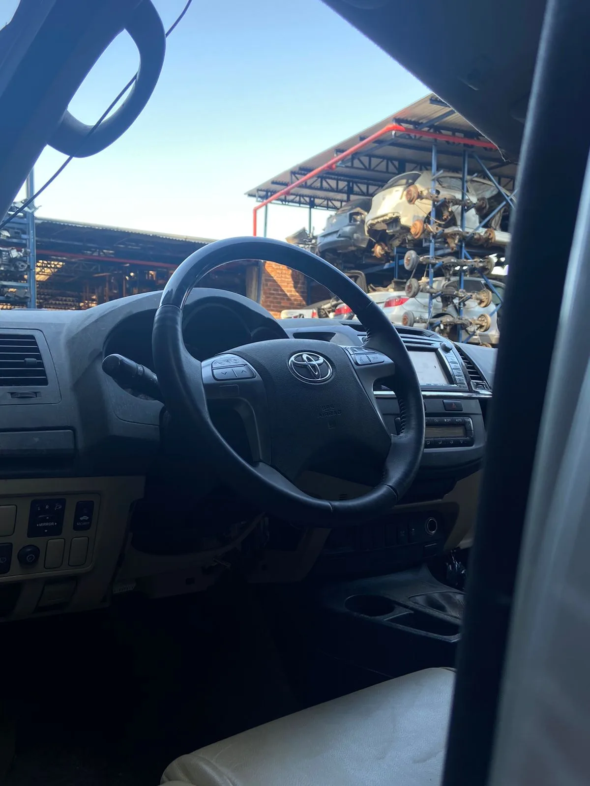 TOYOTA HILUX SW4 SRV 4X4 14.15