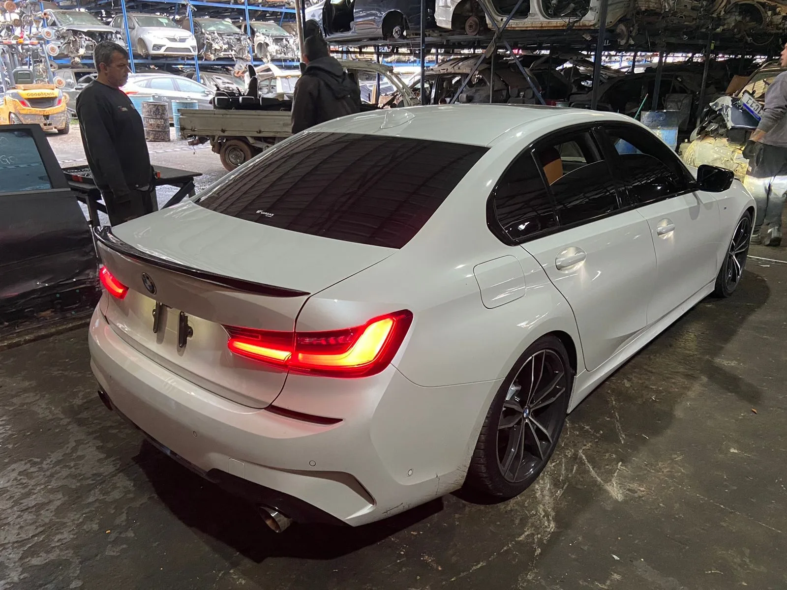 BMW 320i 20.21