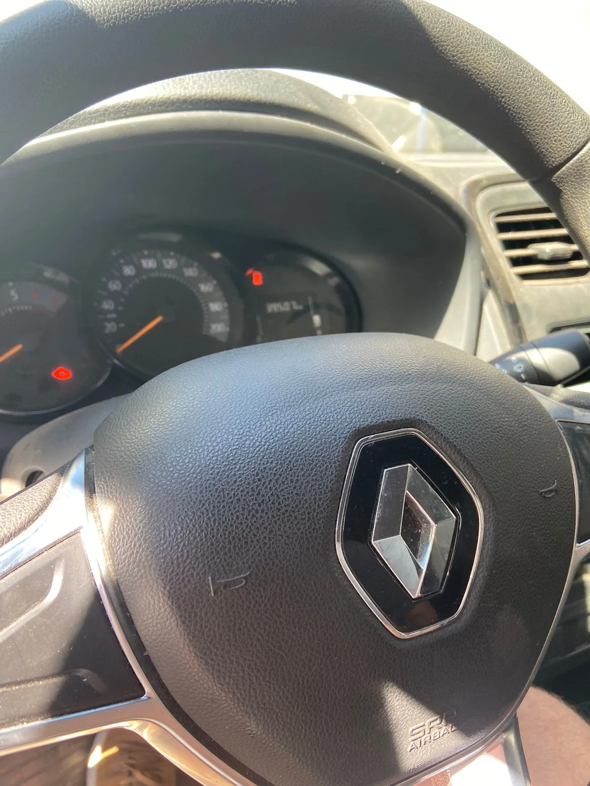 RENAULT LOGAN LIFE 1.0 20.21