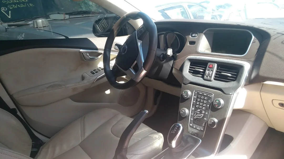 VOLVO V40 2014