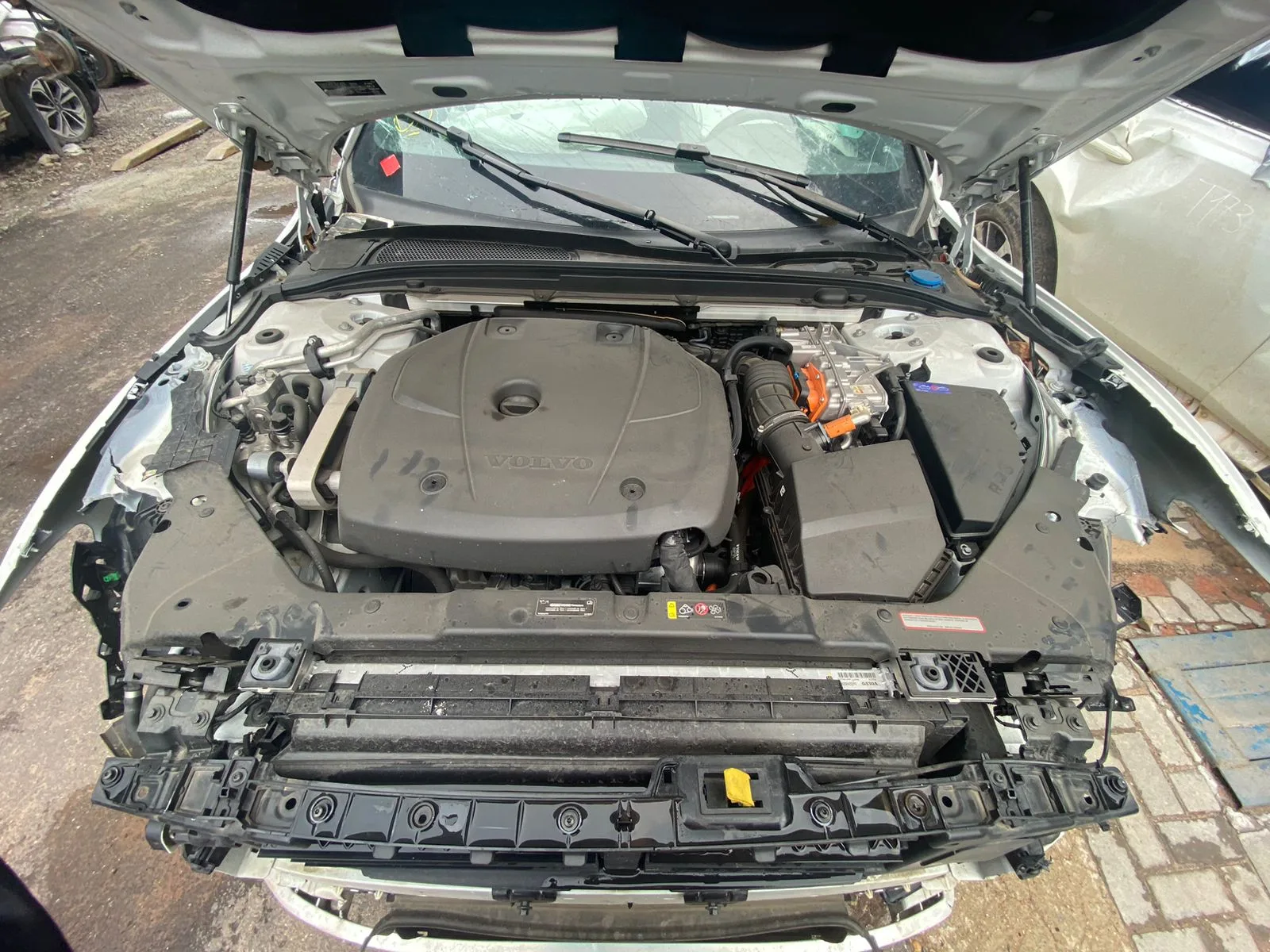 VOLVO S60 T8 R DESIGN 19.20