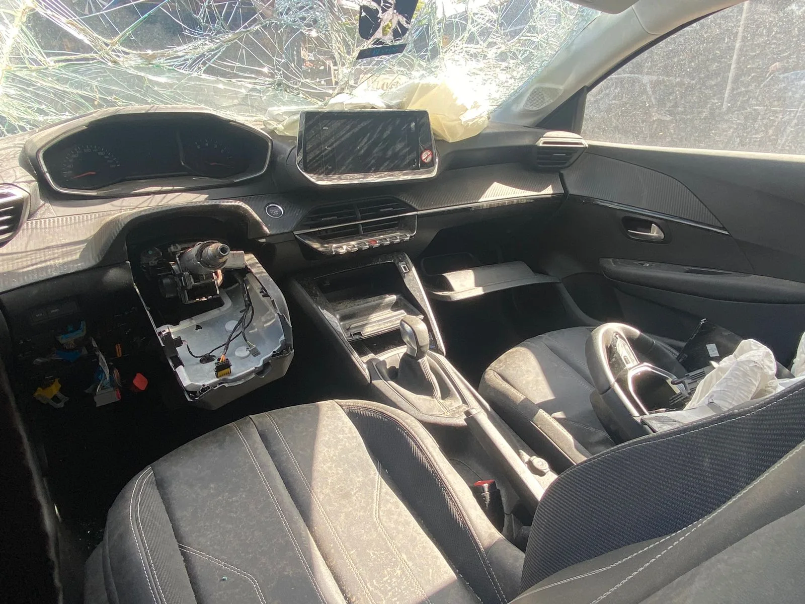 PEUGEOT 208 ALLURE 1AT 21.22