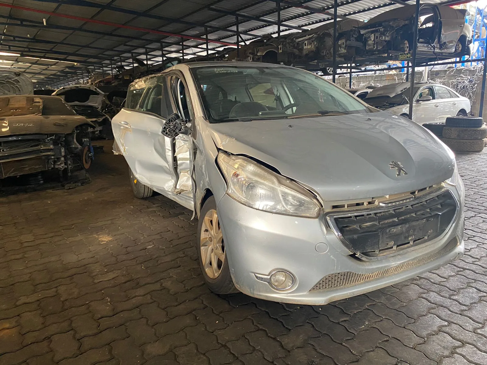 PEUGEOT 208 ALLURE 2015