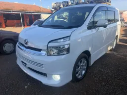 TOYOTA Voxy 2008