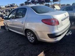 PEUGEOT 207 Passion 1.4 Xr 10 Anos Flex 4P 2011
