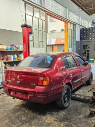 RENAULT Clio Sedan 1.6 16v Rn 4P 2001