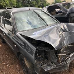 Renault Clio 2004 1.0 16v Authentique 5p