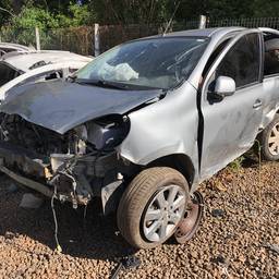 Nissan March 2014 1.6 Sr 5p
