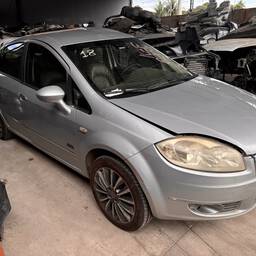 Fiat Linea 2013 1.8 16v Essence Flex Dualogic 4p