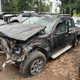 Nissan Nissan Frontier 2015 2.5 Sv Attack Cab. Dupla 4x4 Aut. 4p 2015