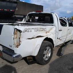 Nissan Nissan Frontier 2013 2.5 Le Cab. Dupla 4x4 Aut. 4p 2013