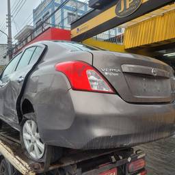 Nissan Versa 2014 1.6 16v Sv Flex 4p