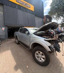 SUCATA Mitsubishi L200 2017 2.4 Triton Sport Hpe Cab. Dupla 4x4 Aut. 4p